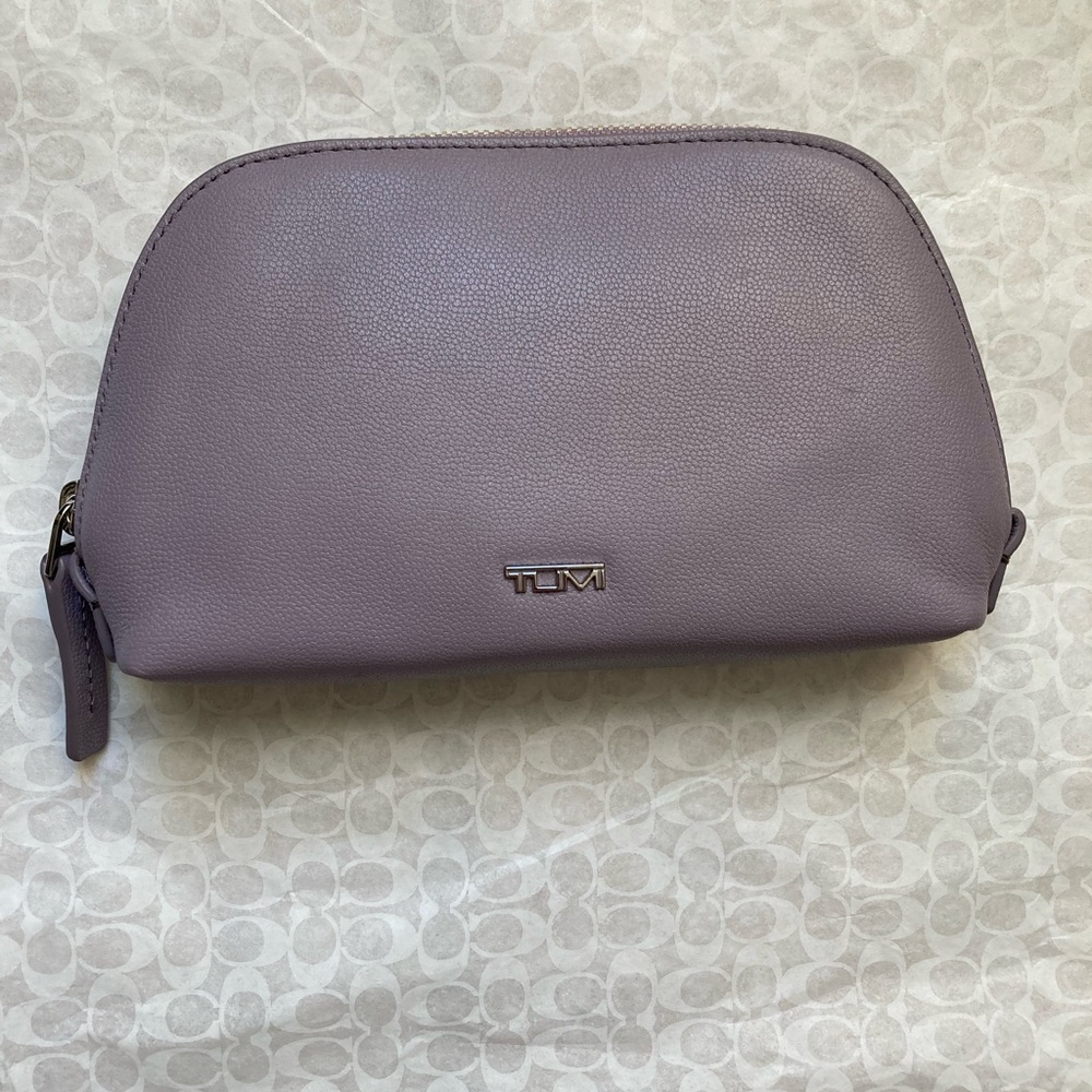 Tumi cosmetic/travel pouch. Leather. Lilac 4.25”x7.5”. Orig $125